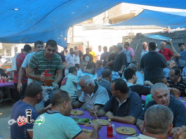  كفرقاسم : الحاج علي سليم بدير وابنائه  يُعدون وليمة غداء عن روح المرحومة مريم رشيد بدير ومشاركة كبيرة من الاهالي  